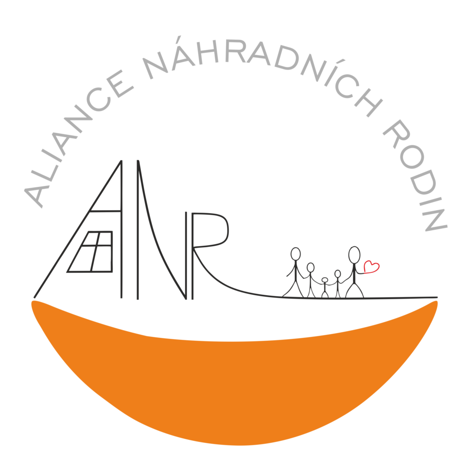 logo kulaté Aliance náhradních rodin